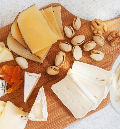 How to cut fine cheese