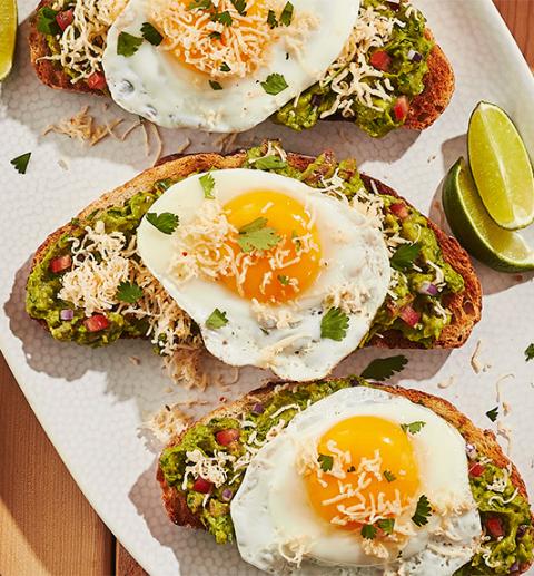 Toast à l'avocat et Gousa Salsa lime